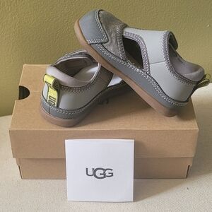 UGG Kids T Delta Close Toe Shoe Size 7